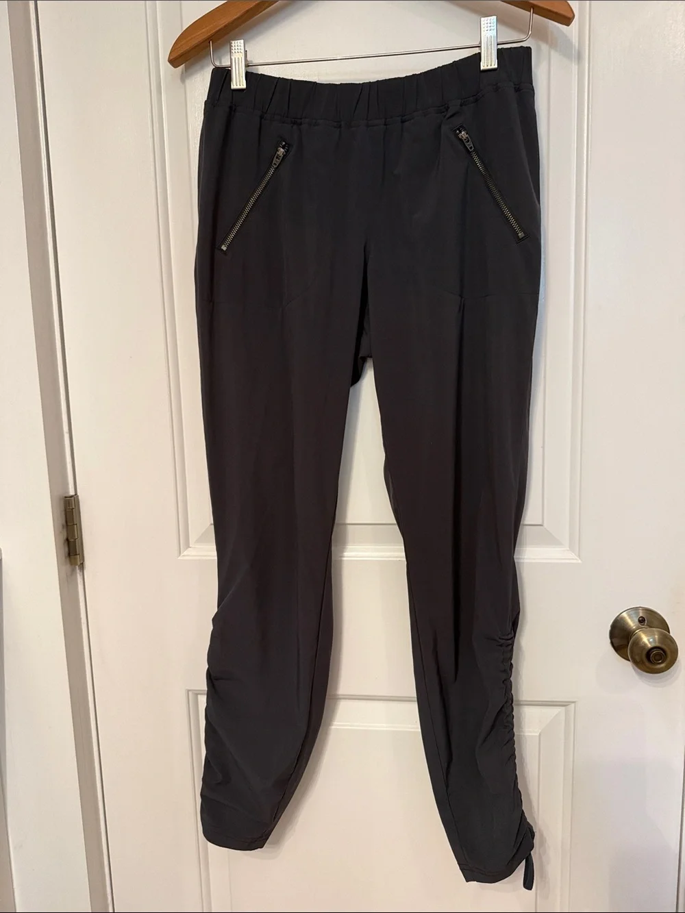 ATHLETA PANTS JOGGERS DARK GRAY POCKETS CINCH TIE ANKLES ATHLEISURE SIZE 4
